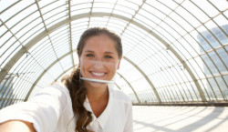 Inventan una mascarilla transparente, lavable y reutilizable “que deja ver la cara y la sonrisa”