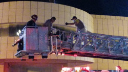 Hombre amenaza con tirarse de antena de más de 40 metros de altura