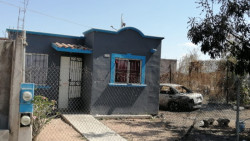 Disparan contra vivienda y queman vehículo