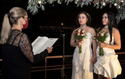 Mujeres en Costa Rica se casan y lo transmiten en vivo para celebrar que su país permite el matrimonio igualitario