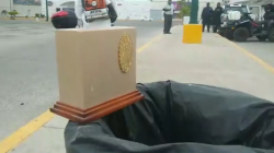 Encuentran urna de cenizas en bote de basura