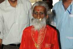 Muere yogui indio que afirmaba que no había comido ni bebido nada en 80 años