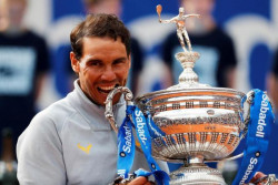 Nadal invita a jóvenes tenistas a su Academia