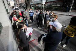 Un casi olímpico, una cumpleañera nonagenaria y otros varados por el Covid-19