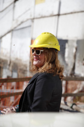 Canela, la arquitecta que rompe tabúes como madre y abuela trans a los 60