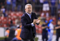 Víctor Manuel Vucetich deja de ser DT de Querétaro
