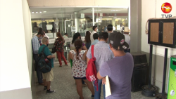 Se aglomeran ciudadanos en dependencias estatales