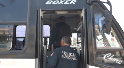 Policías revisan que camiones urbanos cumplan con medidas preventivas