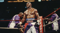 Evander Holyfield esta de regreso y quiere subirse al ring