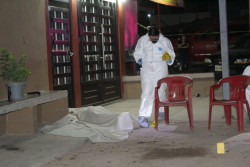 Lo asesinan frente a su familia