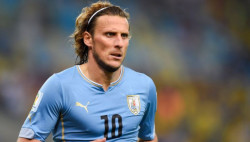 "Me encantaría dirigir en México" -Diego Forlán