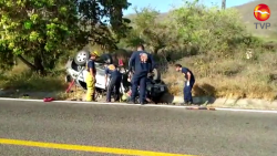 Vuelca camioneta recién comprada