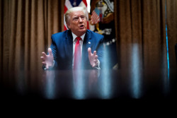 Trump anuncia que volverá a hacer mítines electorales pese al coronavirus