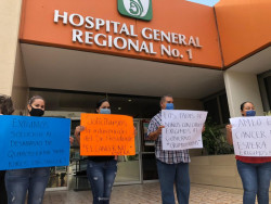 Padres de familia piden medicamentos para quimios de sus hijos