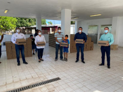 Entrega Sergio Torres despensas del DIF Sinaloa en Las Arenitas