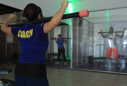 Gimnasio con cabinas individuales para entrenar sin riesgo
