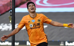 Raúl jimenez le da el triunfo a los Wolves