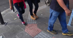 ¿Sabes por qué son importantes los pisos podotáctiles?