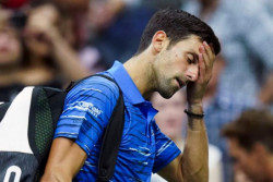 Arremeten contra Djokovic por casos de Covid-19