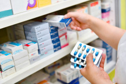 Se agotan medicamentos para otros padecimientos en clínicas públicas