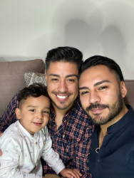 Primera pareja gay que logra adoptar en Guanajuato lucha contra la discriminación