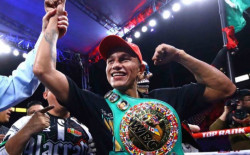 El "Alacrán" Berchelt consiguió el triunfo por la vía rápida