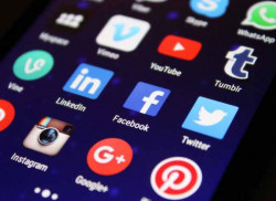 Redes sociales expanden la comunicación mundial
