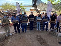 Al 50 por ciento entrega despensas DIF a pescadores: Sergio Torres
