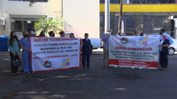 Se manifiestan trabajadores del HPS,  piden  plazas