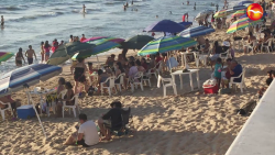 Se saturan playas en Mazatlán