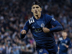 Alan Pulido armó jugada descomunal en gol del Sporting Kansas City