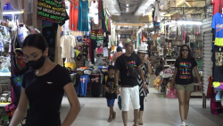 Turistas hacen caso omiso a recomendaciones, señalan comerciantes de artesanías