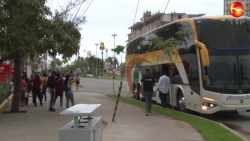 Llegan turistas a Mazatlán, desesperados por vacacionar