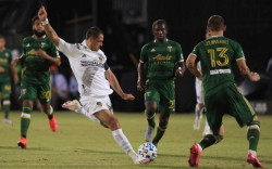 Chicharito marcó su primer gol con el Galaxy