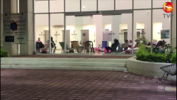 Lluvia toma por sorpresa a familiares de pacientes del HGM