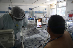 Llamadas entre enfermos de COVID y familias, remedio contra soledad