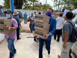 Lleva Secretaría de pesca apoyos a familias de pescadores  de la zona sur