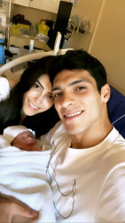 Raúl Jiménez anuncia nacimiento de su hija