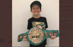 El Consejo Mundial de Boxeo lo declara Campeón Honorario por salvar a su hermanita de 4 años