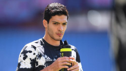 Prensa italiana ve a Raúl Jiménez como el Bombardero que opacó a Chicharito
