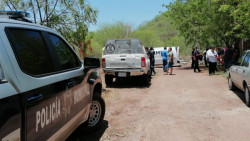En la cajuela de un vehículo encuentran cadáver