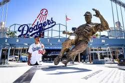 Los Angeles Dodgers firman a Mookie Betts