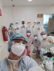 "Súper héroes de la salud", dan ánimos a pacientes
