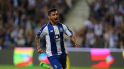 'Tecatito' Corona, nombrado como mejor jugador de la Primeira Liga