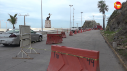 Cierran carril por desgajamiento de cerro en Olas Altas