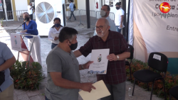 Entregan 100 escrituras a mazatlecos