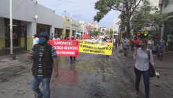 Alzan la voz comerciantes...para que los dejen trabajar