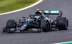 Lewis Hamilton pinchado ganó el GP de Silverstone