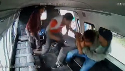 Video: capturan a asaltante y entre cinco le meten una golpiza