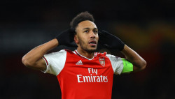 Jiménez, entre los jugadores que pide Aubameyang para renovar con el Arsenal